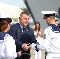 Министър Каракачанов връчи офицерски пагони на випуск „Добруджански“ на ВВМУ „Н. Й. Вапцаров“ (СНИМКИ)