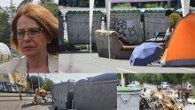 СКАНДАЛ В ПИК: Фандъкова в завера с метежниците на "Орлов мост" - унижава се да чисти кочината им (СНИМКИ)