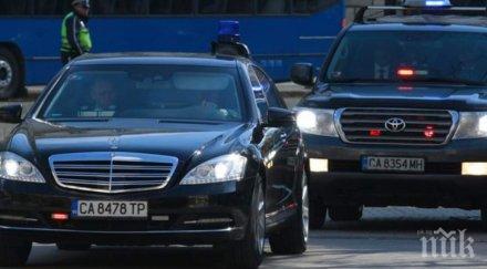 поредна катастрофа кола нсо мерцедес нацели служебната кола гардовете паркинг