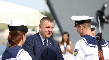 министър каракачанов връчи офицерски пагони випуск добруджански ввму вапцаров снимки
