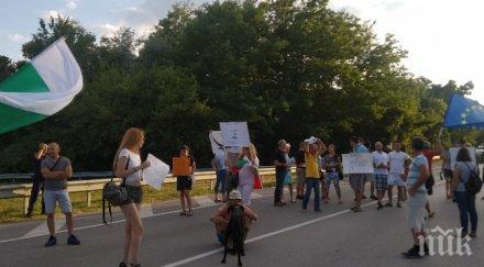нов скандал метежници блокираха главния път софия варна
