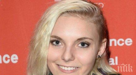 звезда нетфликс самоуби преживя изнасилване внук сенатор