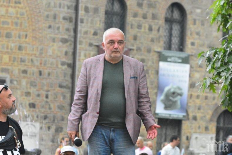 ПЪРВО В ПИК: Пуснаха от ареста Арман Бабикян - бащата на фалшивите новините излезе триумфално от Първо районно