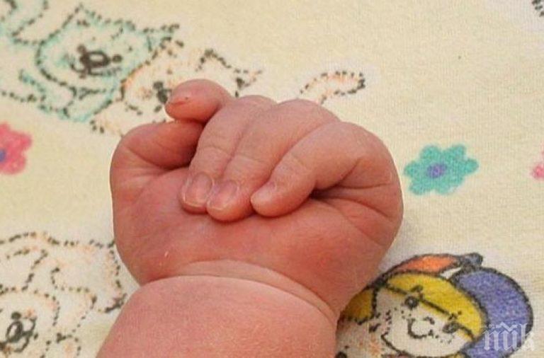 ЗА ВТОРИ ПЪТ: Бебе от Пазарджик се роди на борда на самолет
