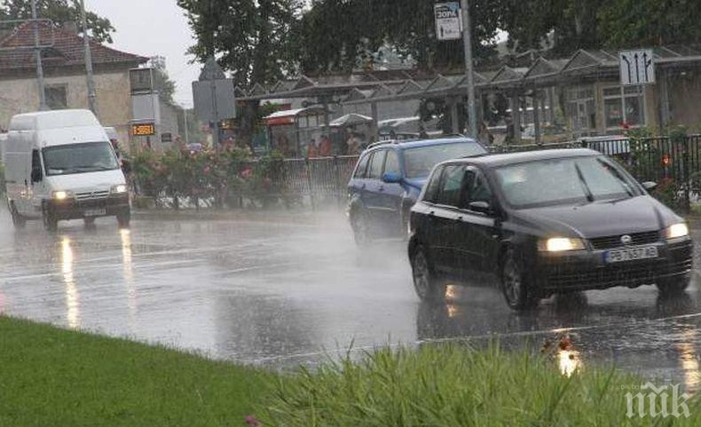 Екипите на пожарната са реагирали на 19 сигнали във връзка с интензивния дъжд вчера в Пловдив и региона