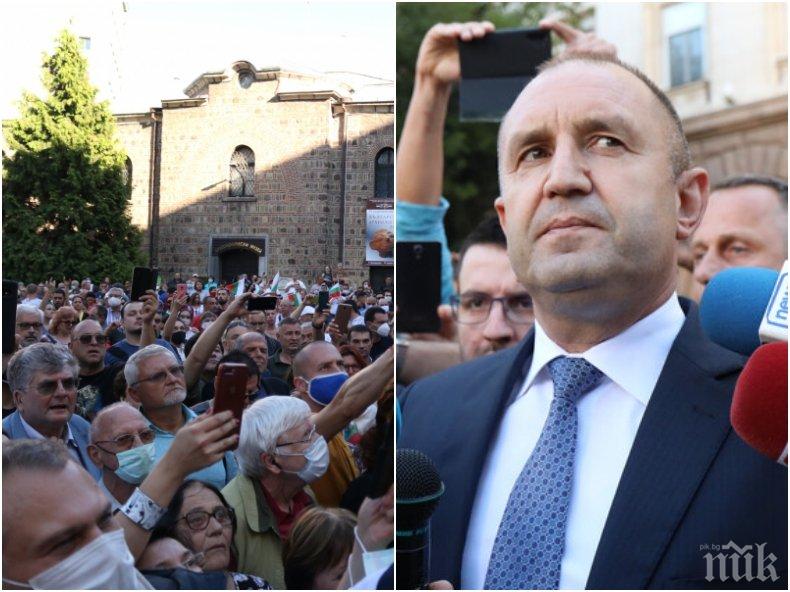 Страх тресе метежника Радев - разходи се около президентството за пред Божков ТВ