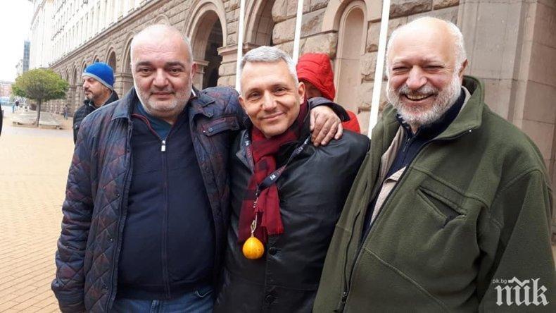 Синът на Хаджигенов “възпитан за пример”: Ще ви намеря да си лижете г*зовете”! (СНИМКИ)