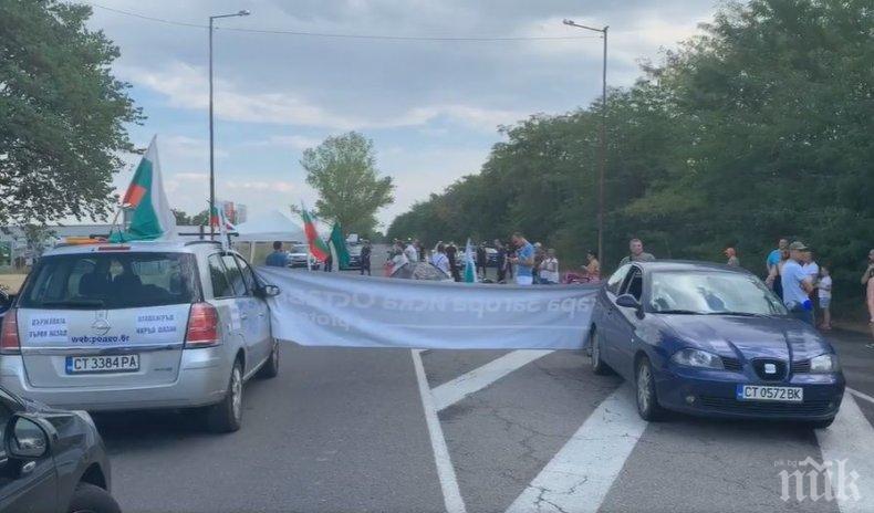 Образуваха дело срещу метежниците, блокирали пътя Стара Загора-Хасково
