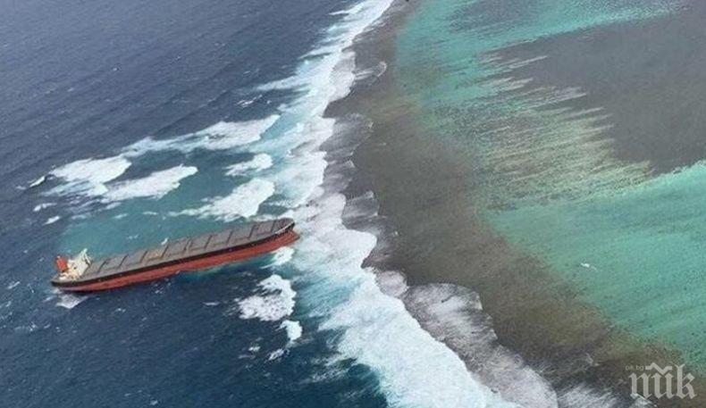 Премиерът на Мавриций обяви екологично извънредно положение заради петролен разлив от кораб