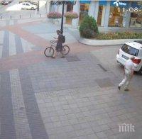 Кола нахлу в пешеходна зона в центъра на Пловдив