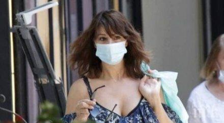 моника белучи хладилника винаги шоколад сирене