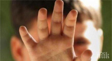 тийнейджър нападна нож дете стотинки