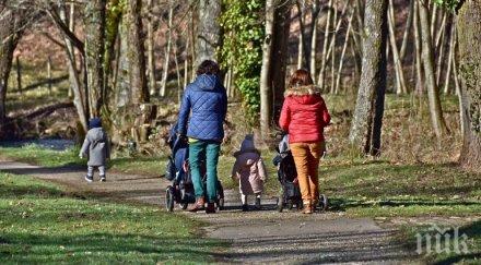 евростат половината младите българи живеят родителите