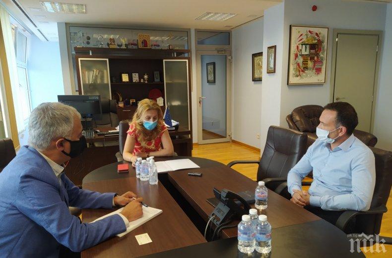 Вицепремиерът Марияна Николова проведе работна среща с представителя на германския туроператор „Дер Туристик“ (СНИМКИ)