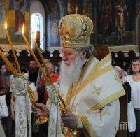 Патриарх Неофит: Света Богородица е чудесен пример на послушание, младите по площадите да бъдат разумни