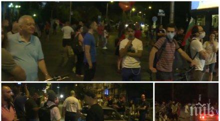 терор метежниците пак блокират кръстовището румънското посолство реват полиция пази видео снимки обновена