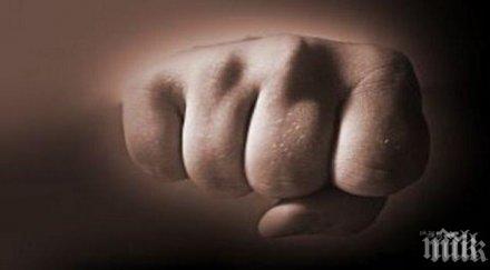 служител спортeн комплекс бургас наби годишно момче