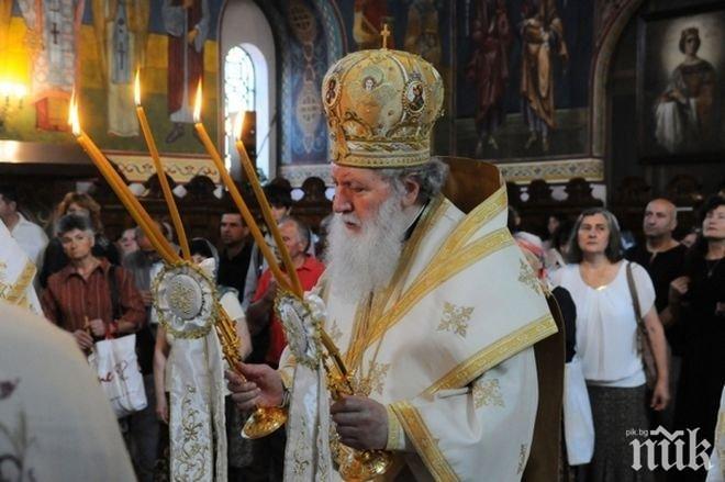 Патриарх Неофит: Света Богородица е чудесен пример на послушание, младите по площадите да бъдат разумни