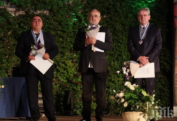 Наградиха изявени варненци на празника на града