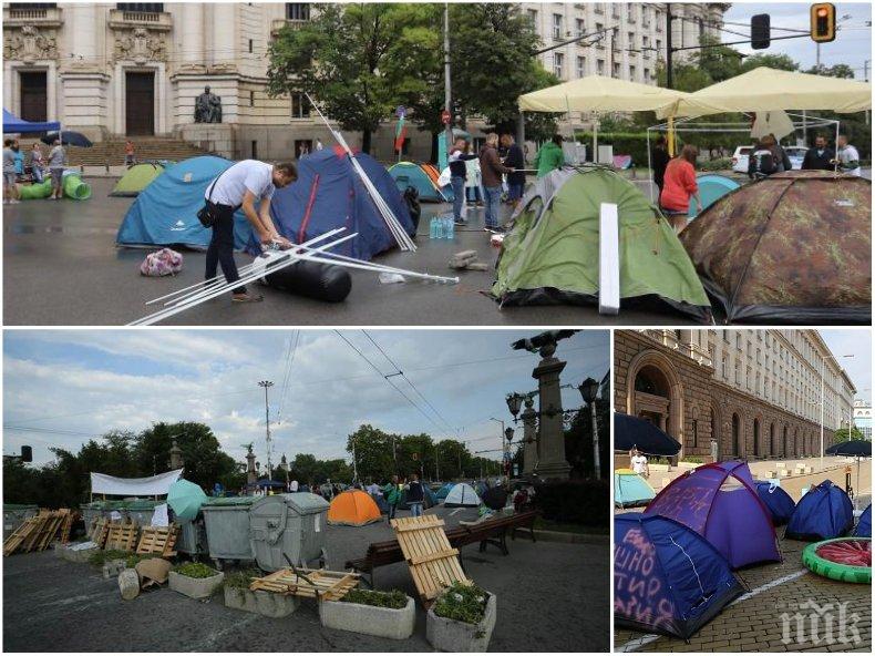 СОФИЯ ОСТАВА ПОД БЛОКАДА! Три възлови кръстовища окупирани. Метежниците реват, че палатките им протекли