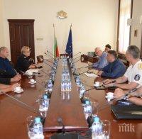 ПЪРВО В ПИК! Министър Кирилов и 