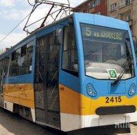 ИЗВЪНРЕДНО: Трамвай блъсна пенсионерка в центъра на София, жената е починала
