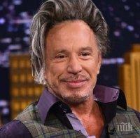 ЕКСЦЕНТРИК ДОКРАЙ: Мики Рурк си избра гроб в украинско село