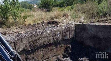 зловеща гледка разследващите показаха загробвани опасни отпадъци червен бряг снимки