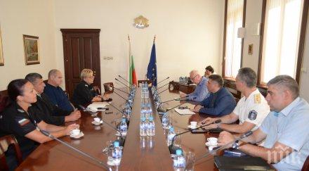 първо пик министър кирилов синдикат охрана стиснаха ръцете протестите спират