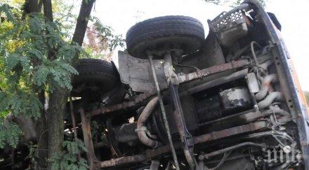 кошмар варна камион вряза жилищна сграда помете кола