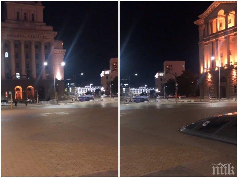 КАКВО СТАВА?! Няма кьорав човек на Триъгълника на властта, а се чува „Оставка“ (ВИДЕО)