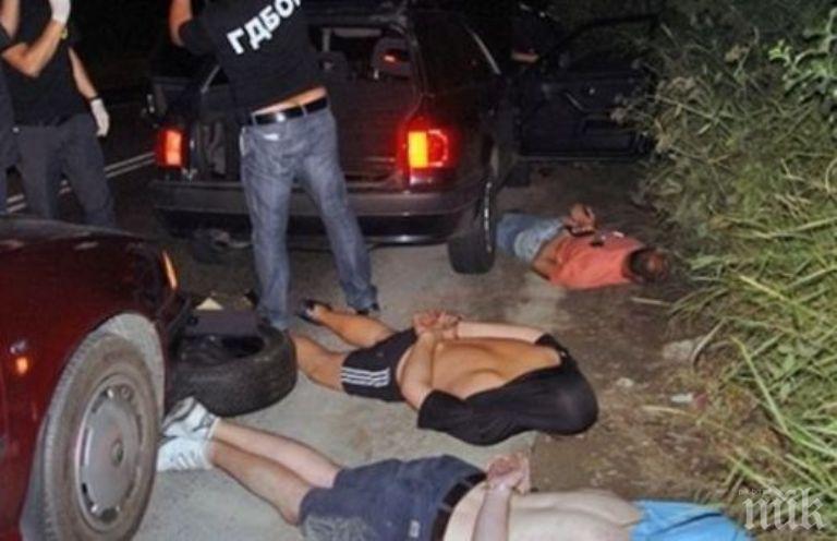 Задържаха двама младежи с голямо количество хероин и канабис в Криводол