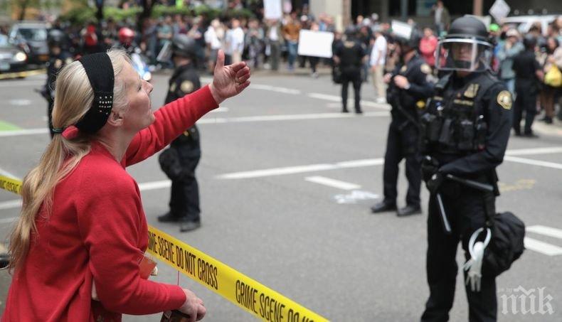 Протестиращи в Портланд пребиха почти до смърт шофьор на камион