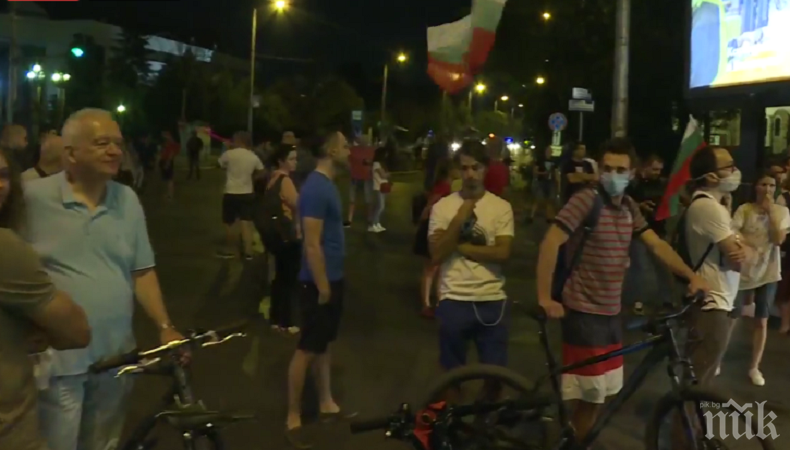 ЕКСПЕРТНО: Криминален психолог разби една от опорките на хулиганите пред Румънското посолство