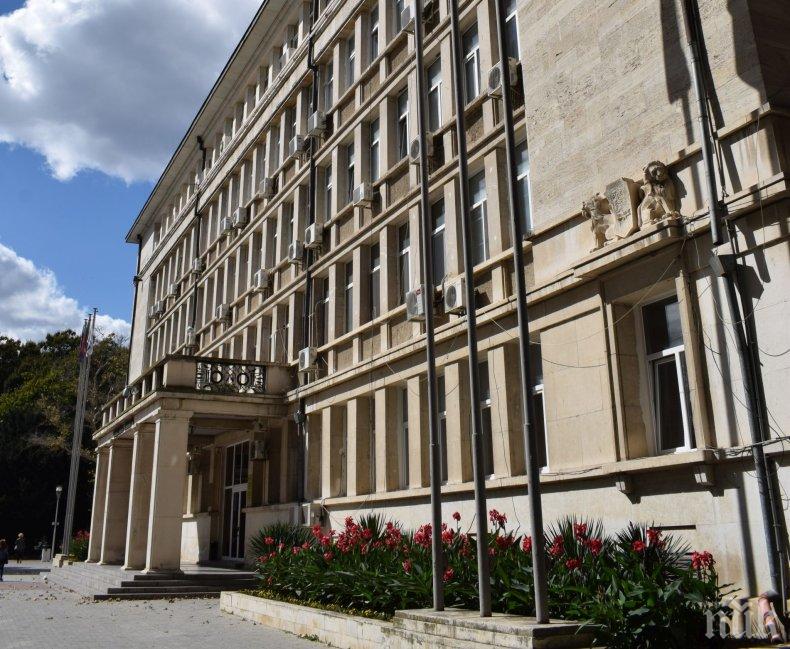 Варненският съд отказа да задържи в ареста общински началник, обвинен в изнудване – друг общинар е в ареста