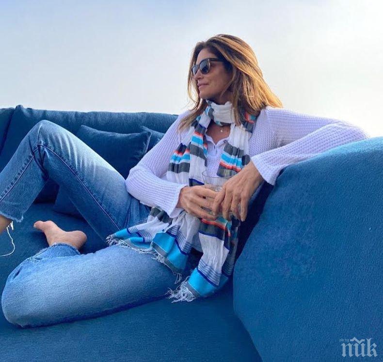 Краката на Синди Крофорд изненадаха феновете й (СНИМКА)