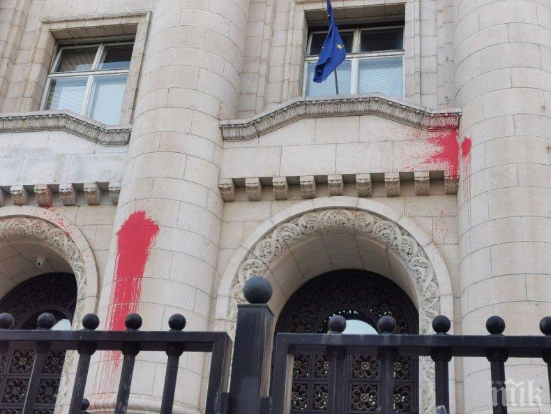 Как в щата Юта поискаха доживотен затвор за протестиращи, осквернили с червена боя сграда на правосъдието