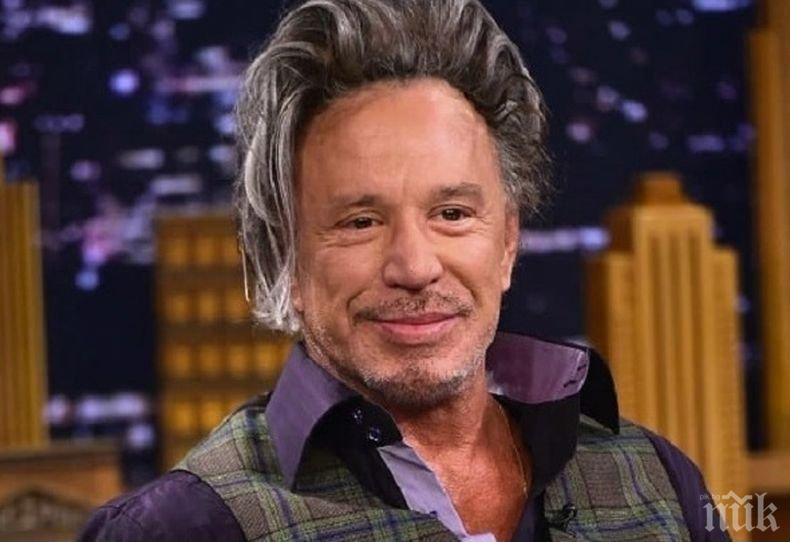 ЕКСЦЕНТРИК ДОКРАЙ: Мики Рурк си избра гроб в украинско село