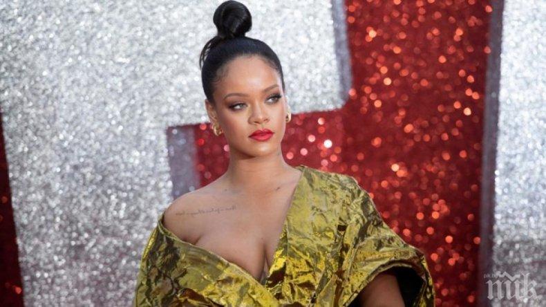 Риана събира карибската кухня в книга