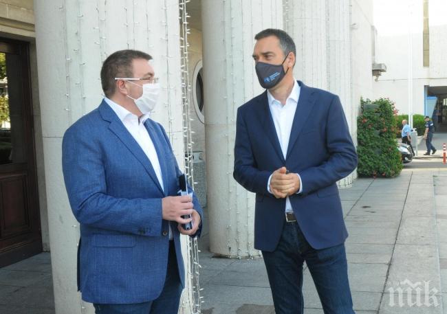 Здравният министър на среща с кризисния щаб за COVID-19 в Бургас