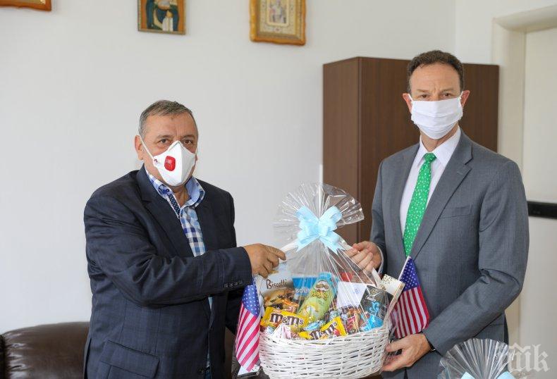 Американското посолство към проф. Кантарджиев: Благодарим Ви! (СНИМКИ)
