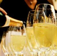 НАЗДРАВЕ: Френското шампанско отново потече към Русия