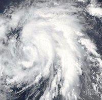 БЕДСТВИЕ: Два урагана застрашават Карибския басейн и Мексиканския залив