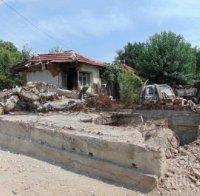 Луд екшън в Пловдивско: Дядо опита да залее с бензин полицаи, стреля с пистолет по униформените