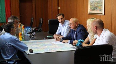 кметът ямбол срещна министър димитров заради язовирите eто решиха снимки