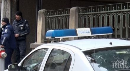 психично болна жена тормози цял блок младост