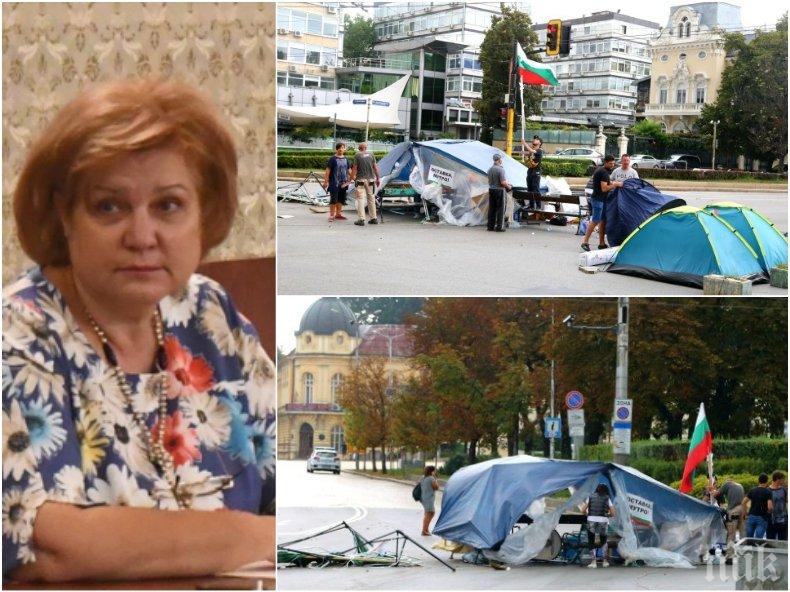 Менда Стоянова: Целта на блокадите е да се провокира властта! Бурята събори палатките и ги възстановиха под охраната на МВР