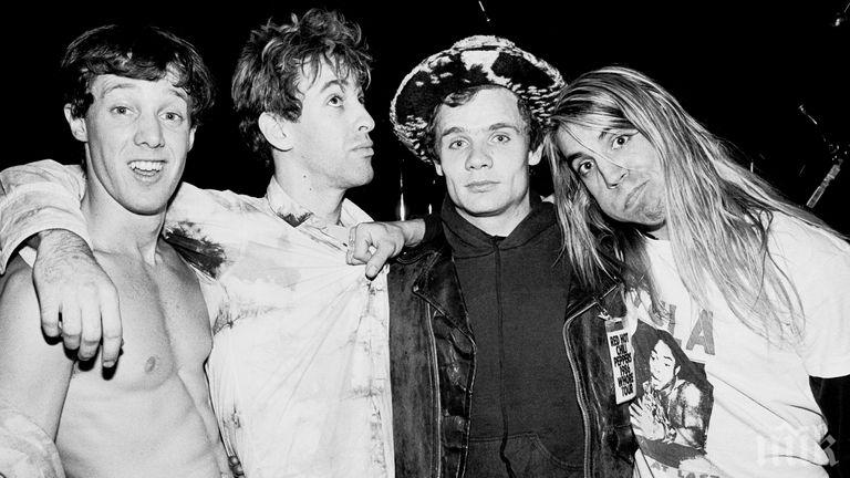 Почина бившият китарист на Red Hot Chili Peppers
