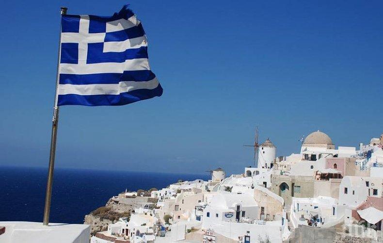 Гърция отчете почти 90% спад на приходите от туризъм