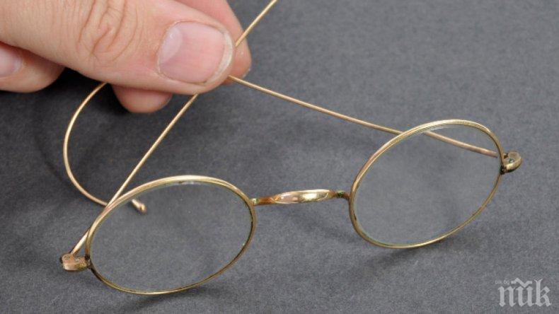 Продадоха на търг очила на Махатма Ганди за 288 000 евро